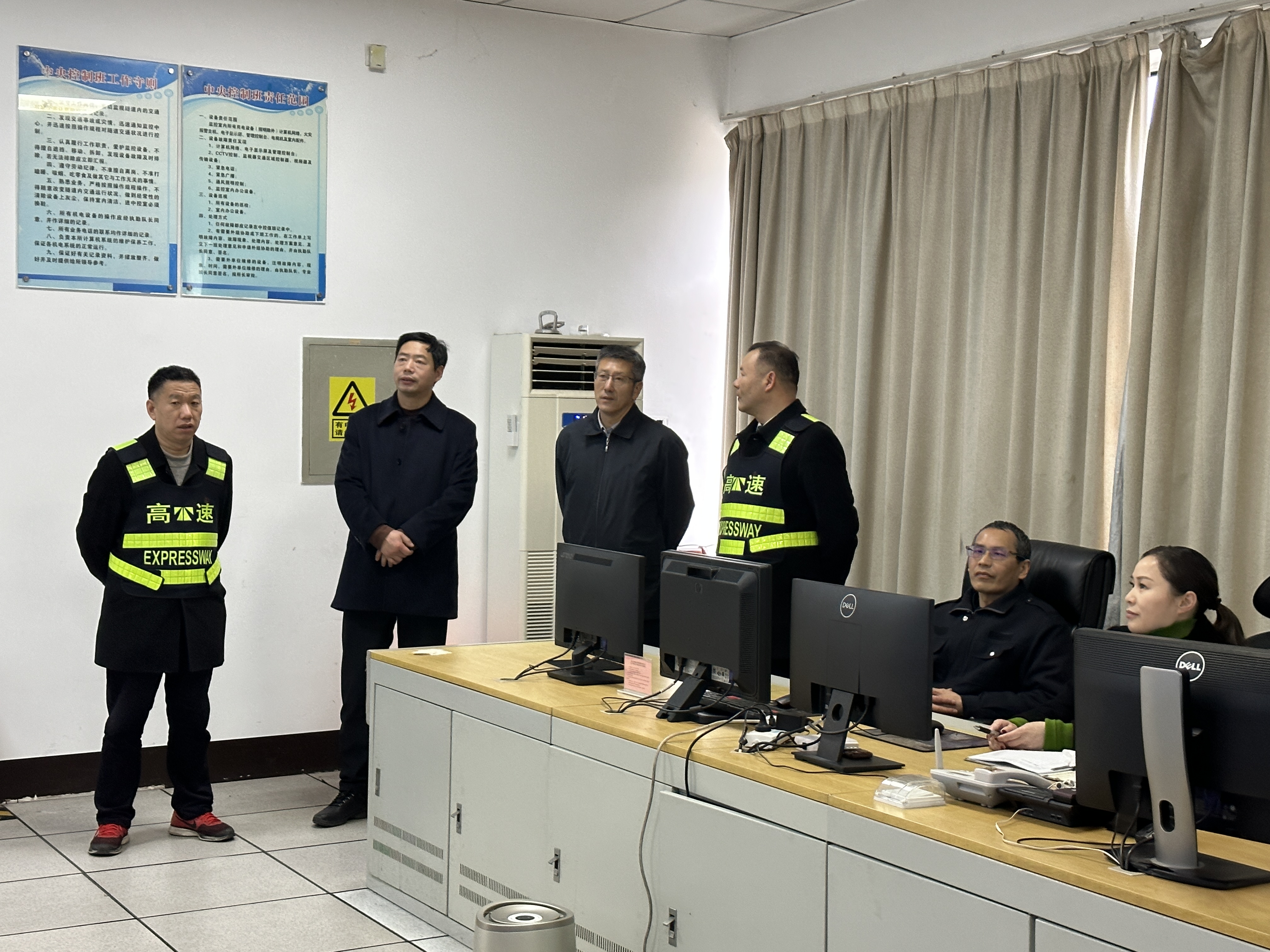 1707190755600893.jpg 集團領(lǐng)導(dǎo)視察黃土嶺林玲攝2.jpg